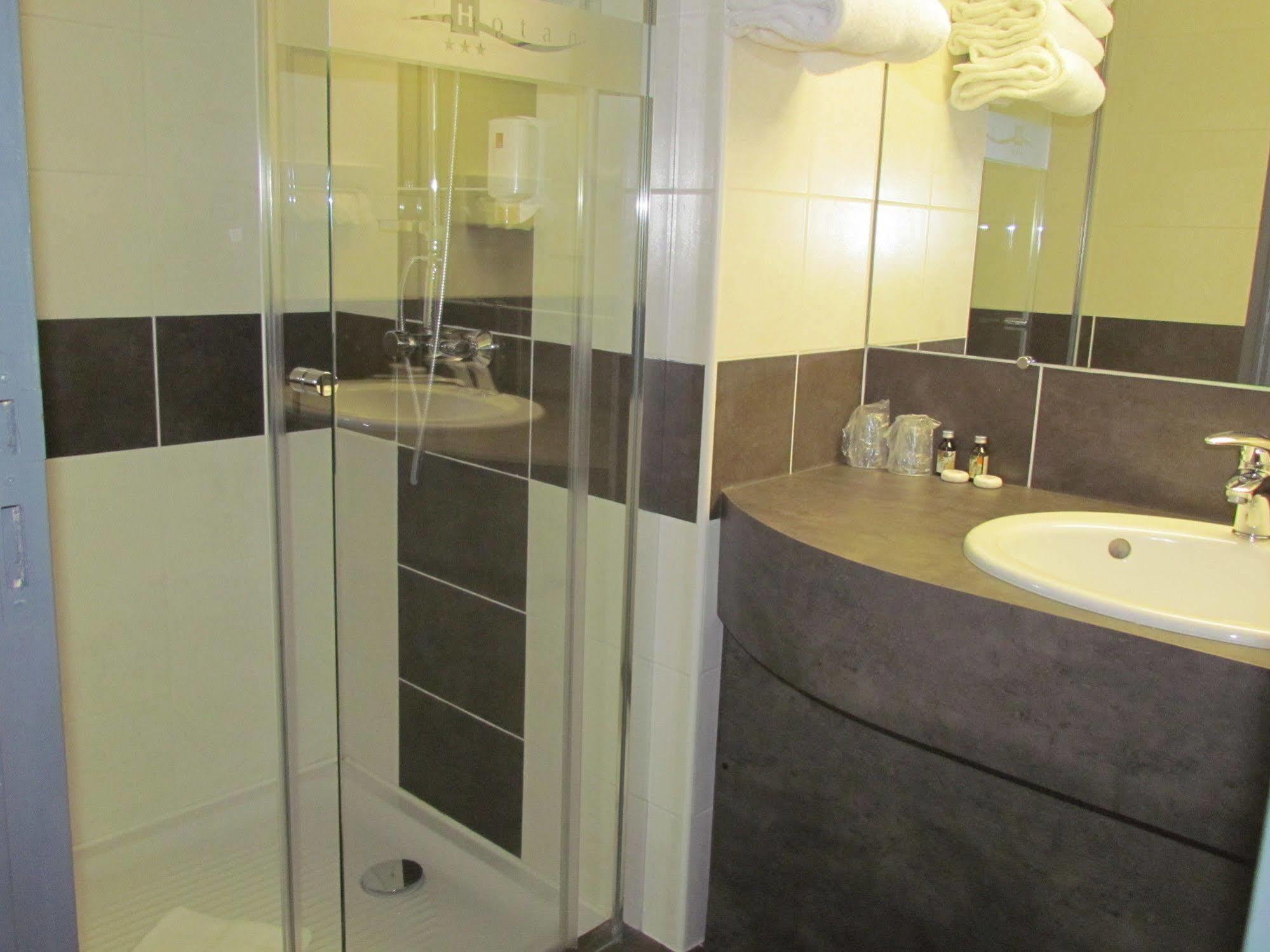 Hotel L'Hotan Порте-сюр-Гарон Екстериор снимка