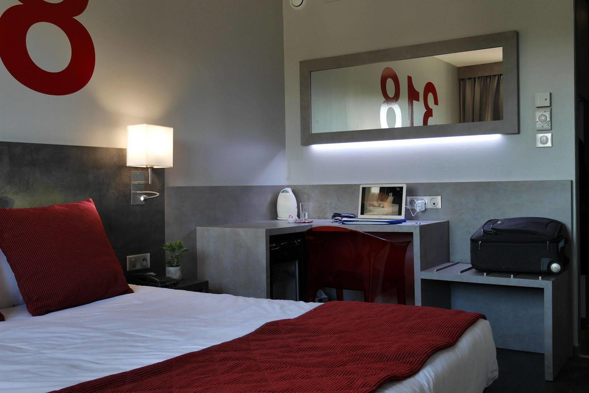 Hotel L'Hotan Порте-сюр-Гарон Екстериор снимка