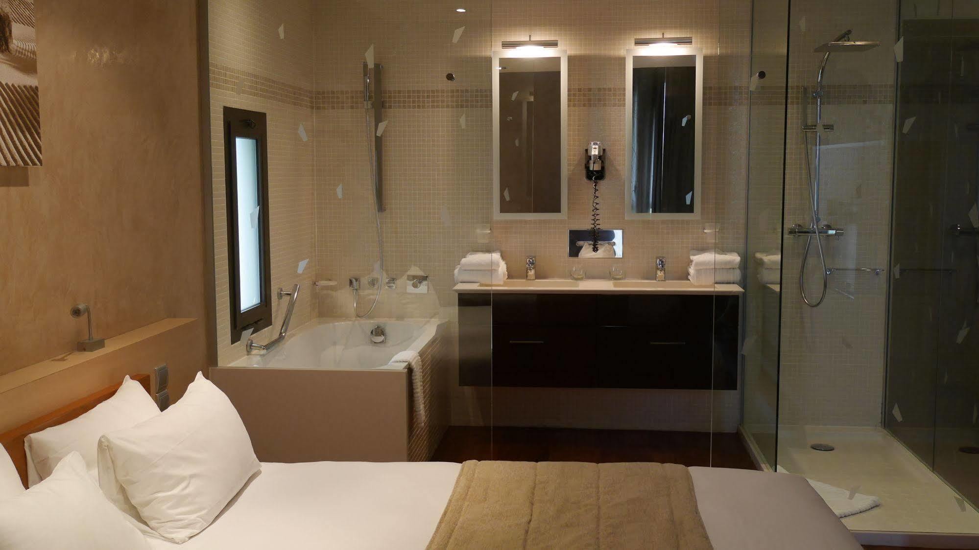 Hotel L'Hotan Порте-сюр-Гарон Екстериор снимка